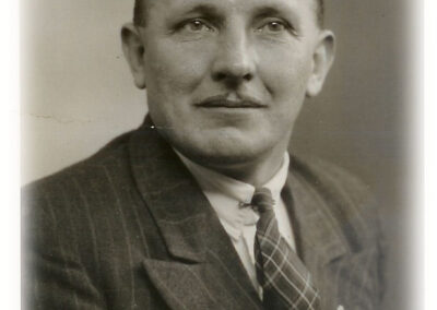 Thomas Blunt Photo older