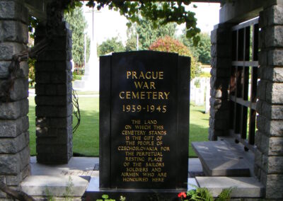 Wellings Prague Cemetery (2)