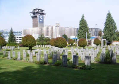 Wellings Prague Cemetery (3)